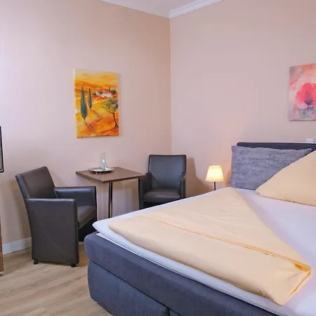 Hotel-restaurant Holsteiner Hof מלון 3*