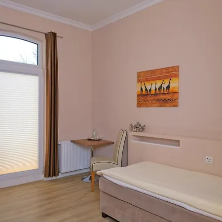 מלון Hotel-restaurant Holsteiner Hof גייסטאכט