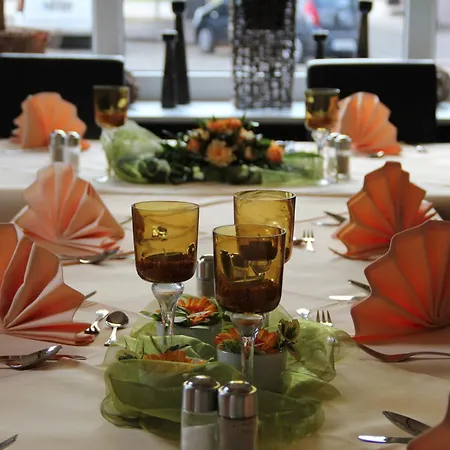 מלון Hotel-restaurant Holsteiner Hof 3*